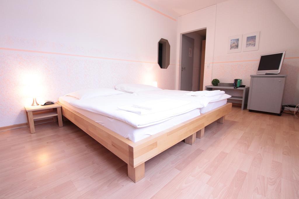 Ib-Gastehaus Hotel Stuttgart Kamer foto